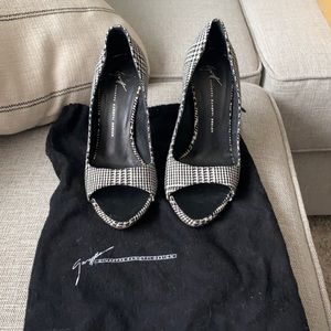 Giuseppe Zanotti peep toe heels